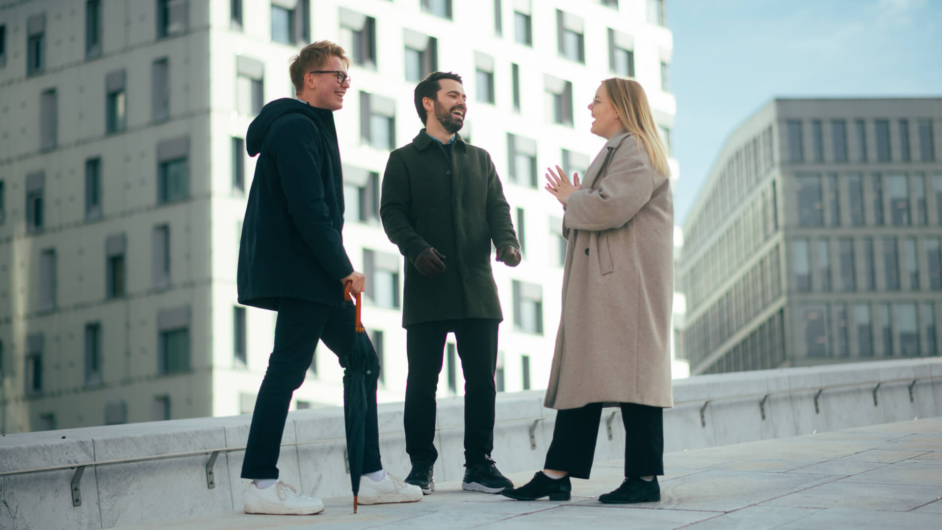 Image of three people talking in Oslo